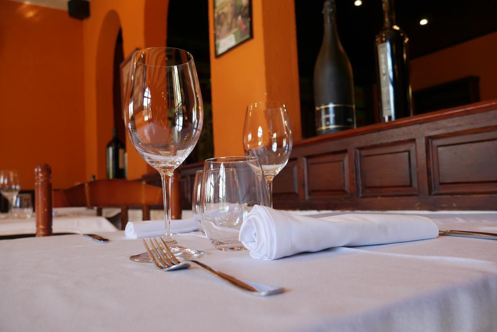 Hotel Restaurant El Bosc Banyeres del Penedes 외부 사진